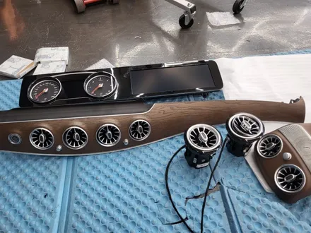 벤츠E220d - \' E클래스 실내 끝판왕 \' 와이드콕핏 , 송풍구 엠비언트, 3D부메스터