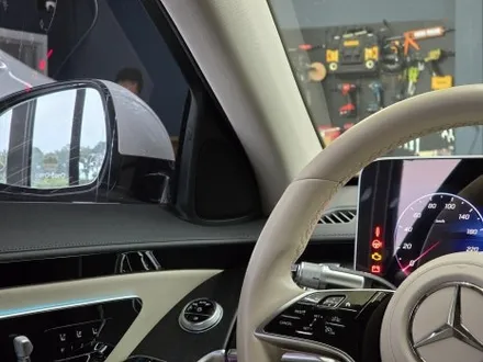 벤츠 w223 s350d - 액티브 엠비언트, 4d 부메스터