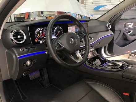 17년식 W213 E300 송풍구엠비언트 프론트, 리어까지 국산 하이클라스 LED 적용! 벤츠코딩 멀티컬러 활성화