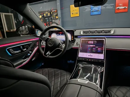 벤츠 S450 - 액티브 엠비언트 & 4d 부메스터 패키지   \
