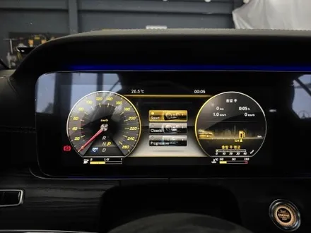 벤츠 e220d 쿠페 - 와이드콕핏, 송풍구엠비언트, 멀티컬러 코딩