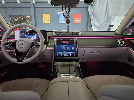 벤츠 w223 s350d - 액티브 엠비언트, 4d 부메스터