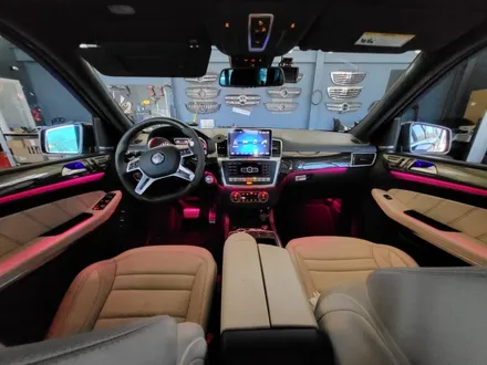 벤츠 GL 63amg - 12색 엠비언트, 멀티컬러 기능까지~