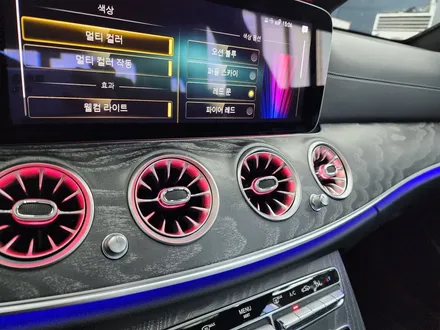 벤츠 E350- 송풍구엠비언트(벤츠정품led), 4d부메스터(애프터), 계기판상단엠비언트(벤츠정품), R버튼(벤츠정품)
