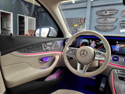 벤츠 CLS450 -  와이드콕핏 상단 엠비언트, 2열송풍구 엠비언트, R버튼