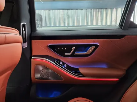 벤츠 S400d - 액티브 엠비언트, 4D 부메스터 \