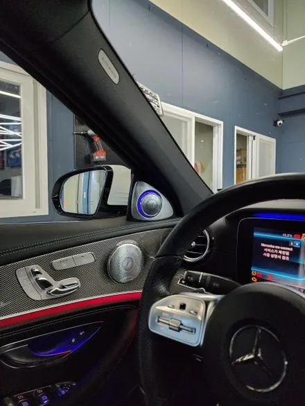 벤츠 E350 - 3d부메스터 ( 하이클라스 & 정품 엠비언트 )