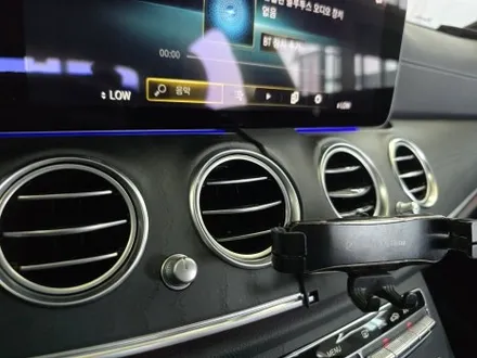 벤츠 e220d - 세로 그릴 및 송풍구 엠비언트
