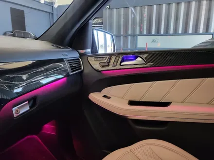 벤츠 GL 63amg - 12색 엠비언트, 멀티컬러 기능까지~