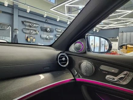 벤츠 E350 - 3d부메스터 ( 하이클라스 & 정품 엠비언트 )
