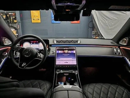 벤츠 S450 - 액티브 엠비언트 & 4d 부메스터 패키지   \