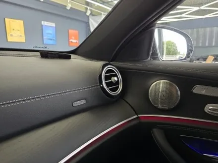 벤츠 e220d - 세로 그릴 및 송풍구 엠비언트