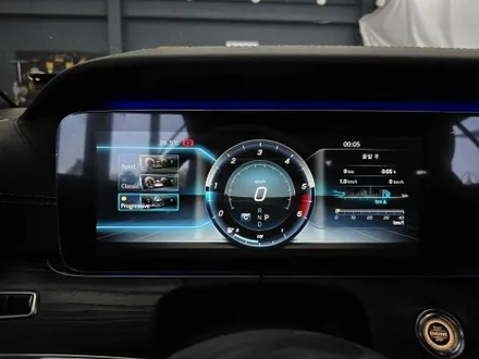 벤츠 e220d 쿠페 - 와이드콕핏, 송풍구엠비언트, 멀티컬러 코딩