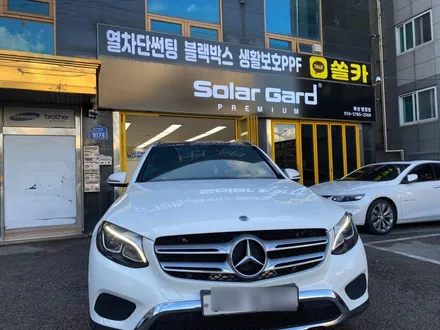 [동탄 썬팅] 전면 유리 파손 보험처리로 솔라가드 퀀텀 시공! <벤츠 GLC> / 경기 화성