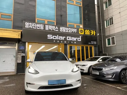 수원썬팅. 중고차 구매 후 앞유리 재시공. 모델 Y / 경기 화성