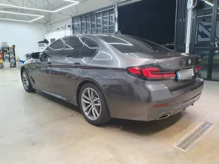 고광택 랩핑이 인기있는 이유! BMW G30 5시리즈 PET 고광택 시흥 랩핑 리퀴드 메탈릭 건 그레이 / 시흥, 안산, 군포, 안양