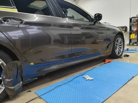고광택 랩핑이 인기있는 이유! BMW G30 5시리즈 PET 고광택 시흥 랩핑 리퀴드 메탈릭 건 그레이 / 시흥, 안산, 군포, 안양