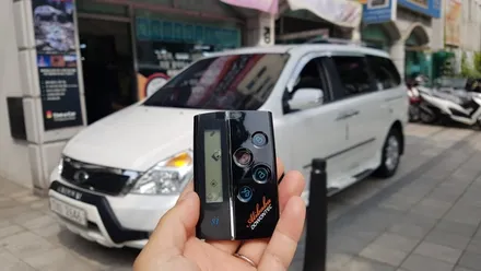 자동차 스마트키 버튼시동 도원텍 알리바바 970B-si 2way 양방향 원격시동경보기 그랜드카니발 차량에 장착 하였습니다. / 양천구 신월동