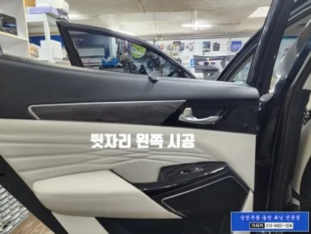 [K7 프리미어] 순정 엠비언트 있는 차량에 에이비클 순정기능 연동되는 광량 업그레이드 무빙 엠비언트 라이트 설치 완료 - 서울 가자카 본점 국산 KC인증 제품 사용 / 양천구 신월동