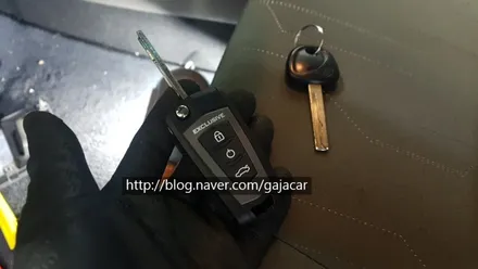 올뉴모닝 JA 차량 리모컨이 없이 출시된 자동차에 자동차리모컨과 자동차키가 일체형으로 되어 있는 경보기인 잭나이프형 폴딩키 경보기 설치 해 드립니다. / 양천구 신월동