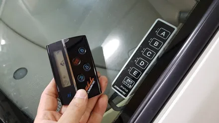 르노삼성 뉴sm5 순정 키노브 스마트키 차량을 최신 스타트버튼 LCD 양방향 스마트키 원격시동경보기 차량으로 업그레이드 시켜 드렸습니다. 가자카 도원텍 서울 남부 총판 입니다. / 양천구 신월동
