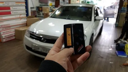 르노삼성 뉴sm5 순정 키노브 스마트키 차량을 최신 스타트버튼 LCD 양방향 스마트키 원격시동경보기 차량으로 업그레이드 시켜 드렸습니다. 가자카 도원텍 서울 남부 총판 입니다. / 양천구 신월동