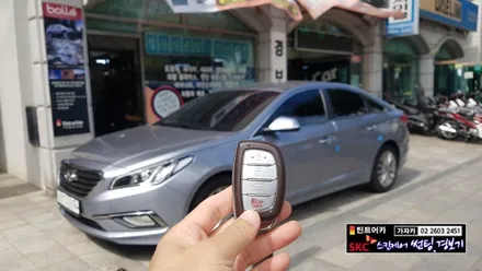 LF소나타 차량에 순정리모컨으로 원격시동을 할 수있는 순정 스마트키 리모컨 원격시동경보기인 \
