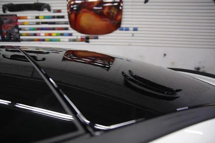 벤츠 CLA45AMG 리얼카본느낌의 미러랩핑과 순정하이그로시같은 루프스킨 / 금천구 시흥1동