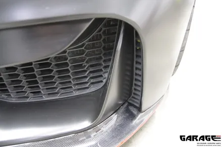 [랩핑/파츠-게라지후] 더욱 강렬한 모습으로 다시 태어나다 - BMW F82 M4 사틴 블랙 전체 랩핑 및 프론트 립 장착 / 금천구 시흥1동