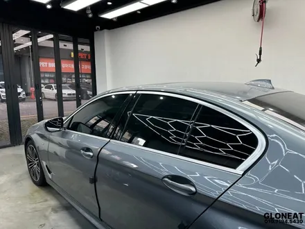 청라 BMW5시리즈 고광택블랙랩핑 크롬죽이기시공 / 인천 서구 청라동