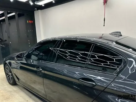 BMW 5시리즈 실내우드랩핑&크롬죽이기 시공 / 인천 서구 청라동