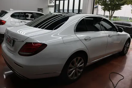 대구 랩핑 벤츠 W213 E300 유광 화이트 전체랩핑 시공 / 대구 달성군 화원읍