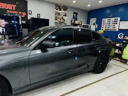 BMW 330e 크롬죽이기: 블랙 랩핑으로 완성된 다크한 매력 [고양/일산/파주 랩핑]🚖✨ / 고양 일산 덕양구