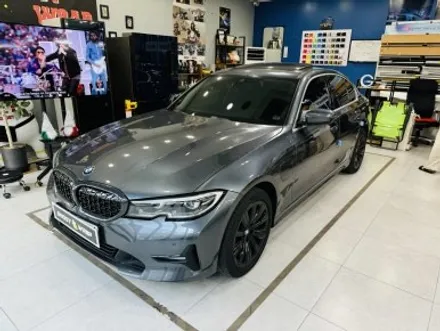 BMW 330e 크롬죽이기: 블랙 랩핑으로 완성된 다크한 매력 [고양/일산/파주 랩핑]🚖✨ / 고양 일산 덕양구