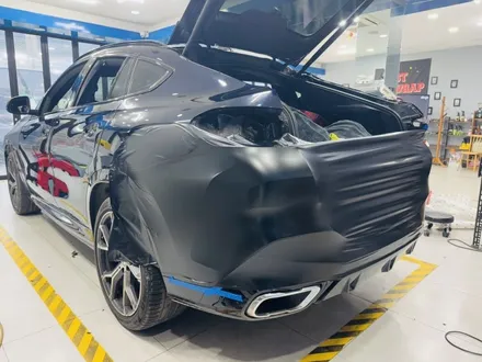 BMW X6, 차가 완전히 달라졌어요! 전체 랩핑 제거  +석회물 제거 +사틴 블랙 랩핑 재시공+ 유리막 코팅(고양 일산 파주 랩핑샵에서 만나요) / 고양 일산 덕양구