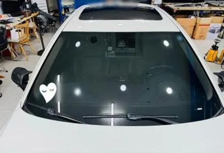 BMW 528i: 루프스킨 랩핑 제거와 보조석 크롬 교체의 완벽한 조화[고양/일산/파주 랩핑 이야기]🚖✨ / 고양 일산 덕양구