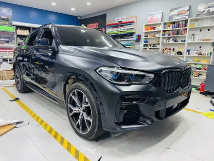 BMW X6, 차가 완전히 달라졌어요! 전체 랩핑 제거  +석회물 제거 +사틴 블랙 랩핑 재시공+ 유리막 코팅(고양 일산 파주 랩핑샵에서 만나요) / 고양 일산 덕양구