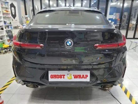[서대문구 랩핑샵] BMW X4 배기구 팁 유광블랙랩핑 및 엠블럼 무광블랙도색 / 고양 일산 덕양구