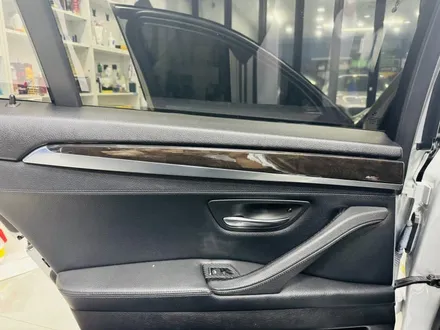BMW 5시리즈 F바디 실내 랩핑, 브러쉬드 스틸로 유니크한 매력 뽐내기! 고양 강서 랩핑샵 / 고양 일산 덕양구