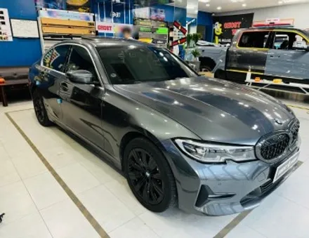 BMW 330e 크롬죽이기: 블랙 랩핑으로 완성된 다크한 매력 [고양/일산/파주 랩핑]🚖✨ / 고양 일산 덕양구