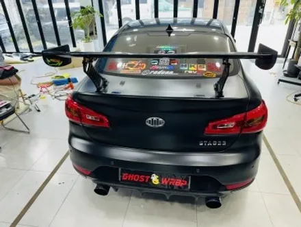 🔧 기아 K3 쿠페 GT 스포일러 볼트 자국? 랩핑 시공으로 깔끔하게 해결하세요!  [고양/일산/파주 랩핑 잘하는 곳]🚖✨ / 고양 일산 덕양구