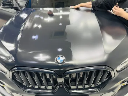 BMW X6, 차가 완전히 달라졌어요! 전체 랩핑 제거  +석회물 제거 +사틴 블랙 랩핑 재시공+ 유리막 코팅(고양 일산 파주 랩핑샵에서 만나요) / 고양 일산 덕양구