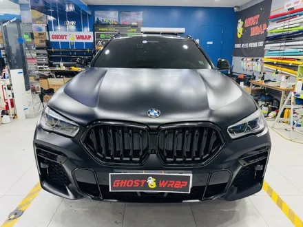 BMW X6, 차가 완전히 달라졌어요! 전체 랩핑 제거  +석회물 제거 +사틴 블랙 랩핑 재시공+ 유리막 코팅(고양 일산 파주 랩핑샵에서 만나요) / 고양 일산 덕양구
