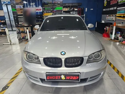 BMW 120D 쿠페 |  윈도우몰딩 크롬 삭제 + 블랙 루프스킨!  크롬 OUT, 블랙으로 완성! | 고양랩핑/일산랩핑/파주랩핑/강서랩핑/은평랩핑 / 고양 일산 덕양구