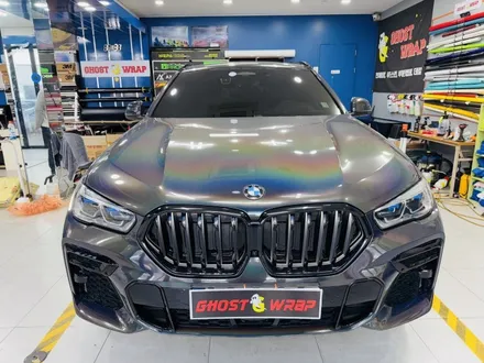 BMW X6, 차가 완전히 달라졌어요! 전체 랩핑 제거  +석회물 제거 +사틴 블랙 랩핑 재시공+ 유리막 코팅(고양 일산 파주 랩핑샵에서 만나요) / 고양 일산 덕양구