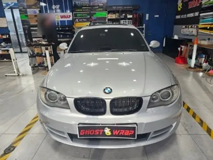 BMW 120D 쿠페 |  윈도우몰딩 크롬 삭제 + 블랙 루프스킨!  크롬 OUT, 블랙으로 완성! | 고양랩핑/일산랩핑/파주랩핑/강서랩핑/은평랩핑 / 고양 일산 덕양구