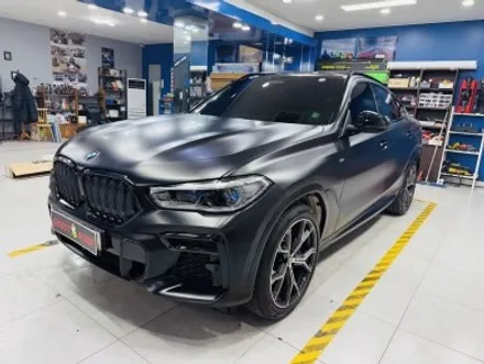 BMW X6, 차가 완전히 달라졌어요! 전체 랩핑 제거  +석회물 제거 +사틴 블랙 랩핑 재시공+ 유리막 코팅(고양 일산 파주 랩핑샵에서 만나요) / 고양 일산 덕양구