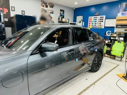 BMW 330e 크롬죽이기: 블랙 랩핑으로 완성된 다크한 매력 [고양/일산/파주 랩핑]🚖✨ / 고양 일산 덕양구