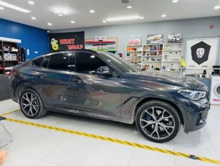 BMW X6, 차가 완전히 달라졌어요! 전체 랩핑 제거  +석회물 제거 +사틴 블랙 랩핑 재시공+ 유리막 코팅(고양 일산 파주 랩핑샵에서 만나요) / 고양 일산 덕양구