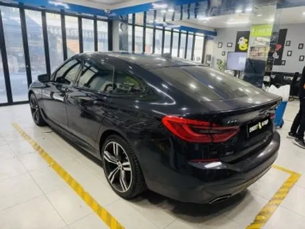 BMW 6GT 올블랙 완성: 윈도우 크롬 죽이기 & \'낮져밤이\' 변색 라이트 PPF 시공기 / 고양 일산 덕양구